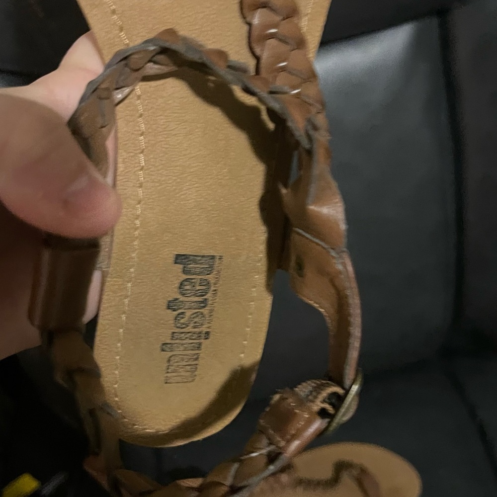 Sandles - Picture 3 of 5